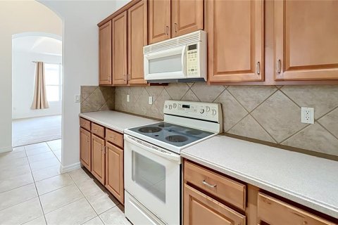 House in Orlando, Florida 5 bedrooms, 295.89 sq.m. № 2393470 - photo 12