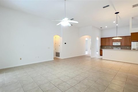 House in Orlando, Florida 5 bedrooms, 295.89 sq.m. № 2393470 - photo 18