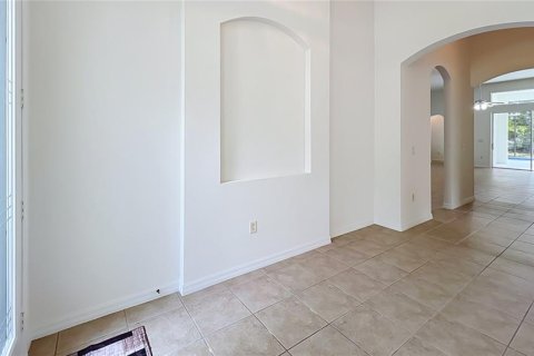 House in Orlando, Florida 5 bedrooms, 295.89 sq.m. № 2393470 - photo 3
