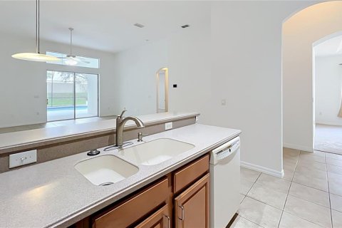House in Orlando, Florida 5 bedrooms, 295.89 sq.m. № 2393470 - photo 13