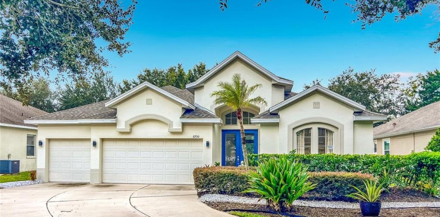 House in Orlando, Florida 5 bedrooms, 295.89 sq.m. № 2393470