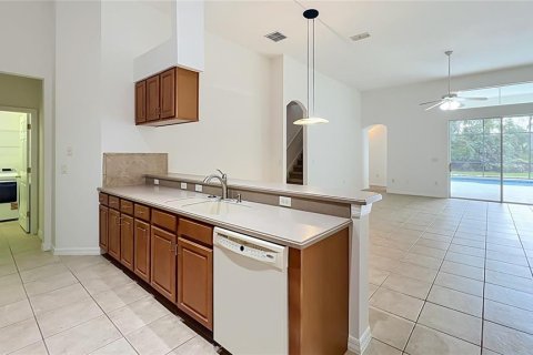House in Orlando, Florida 5 bedrooms, 295.89 sq.m. № 2393470 - photo 14