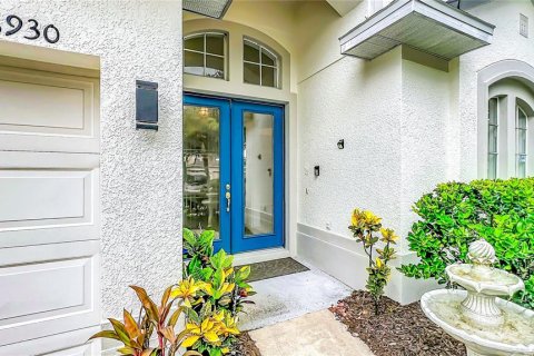 House in Orlando, Florida 5 bedrooms, 295.89 sq.m. № 2393470 - photo 2