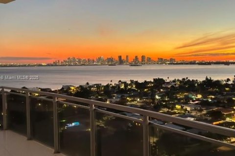 Condo à North Bay Village, Floride, 3 chambres  № 2014467