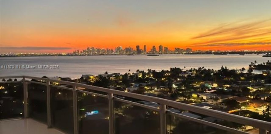 Condo à North Bay Village, Floride, 3 chambres  № 2014467