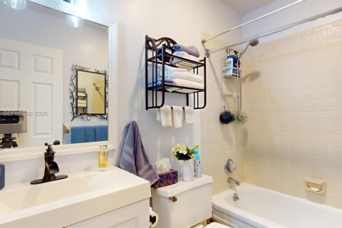 Купить кондоминиум в Сент-Луси, Флорида 2 спальни, 121.24м2, № 2022165 - фото 16