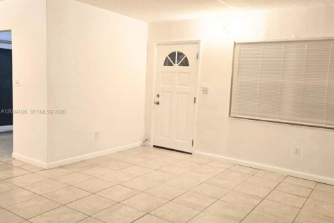 House in Dania Beach, Florida 2 bedrooms, 205.78 sq.m. № 2068395 - photo 5