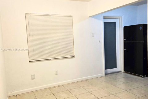 House in Dania Beach, Florida 2 bedrooms, 205.78 sq.m. № 2068395 - photo 2