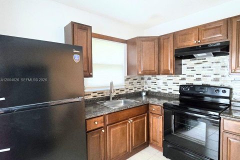 House in Dania Beach, Florida 2 bedrooms, 205.78 sq.m. № 2068395