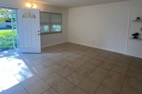 House in Dania Beach, Florida 2 bedrooms, 205.78 sq.m. № 2068395 - photo 7