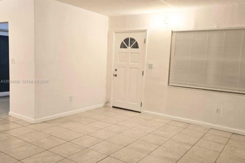House in Dania Beach, Florida 2 bedrooms, 205.78 sq.m. № 2068395 - photo 3