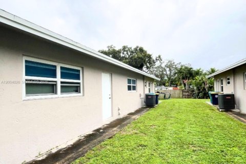 House in Dania Beach, Florida 2 bedrooms, 205.78 sq.m. № 2068395 - photo 4