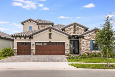 House in San Antonio, Florida 5 bedrooms, 291.53 sq.m. № 1629888 - photo 1
