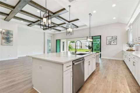 House in San Antonio, Florida 5 bedrooms, 291.53 sq.m. № 1629888 - photo 7