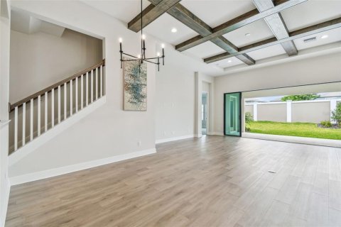 House in San Antonio, Florida 5 bedrooms, 291.53 sq.m. № 1629888 - photo 25