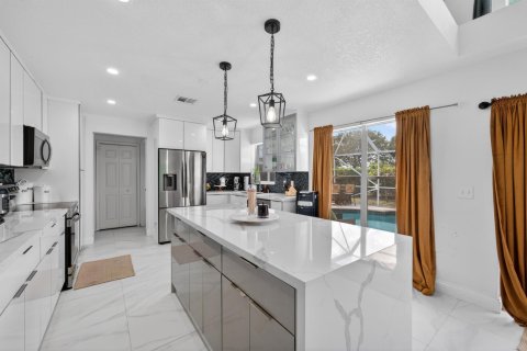Villa ou maison à vendre à West Palm Beach, Floride: 4 chambres, 212 m2 № 2146430 - photo 2