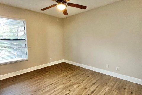 Condo in West Palm Beach, Florida, 2 bedrooms  № 1698254 - photo 14