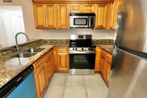 Condo in West Palm Beach, Florida, 2 bedrooms  № 1698254 - photo 4