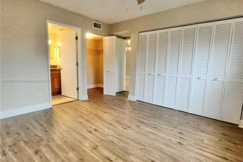Condo in West Palm Beach, Florida, 2 bedrooms  № 1698254 - photo 17