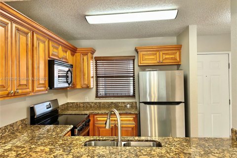 Condo in West Palm Beach, Florida, 2 bedrooms  № 1698254 - photo 7