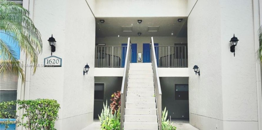 Condo in West Palm Beach, Florida, 2 bedrooms  № 1698254