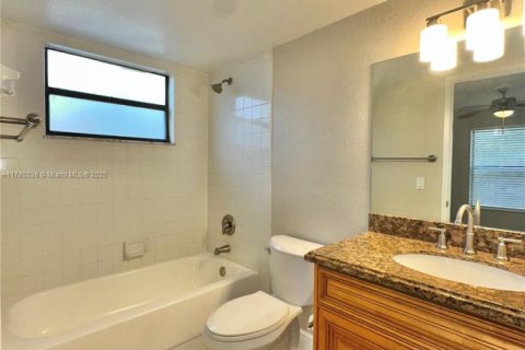 Condo in West Palm Beach, Florida, 2 bedrooms  № 1698254 - photo 16