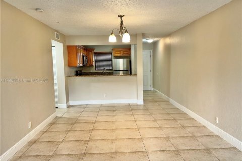 Condo in West Palm Beach, Florida, 2 bedrooms  № 1698254 - photo 19
