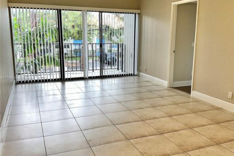 Condo in West Palm Beach, Florida, 2 bedrooms  № 1698254 - photo 3