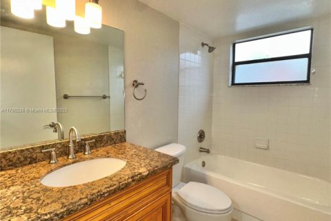Condo in West Palm Beach, Florida, 2 bedrooms  № 1698254 - photo 12
