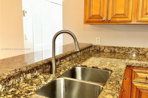 Condo in West Palm Beach, Florida, 2 bedrooms  № 1698254 - photo 6