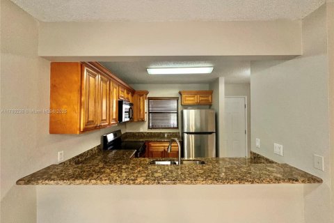 Condo in West Palm Beach, Florida, 2 bedrooms  № 1698254 - photo 13