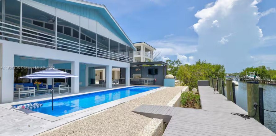 Casa en Key Largo, Florida 3 dormitorios, 126.35 m2 № 1887548