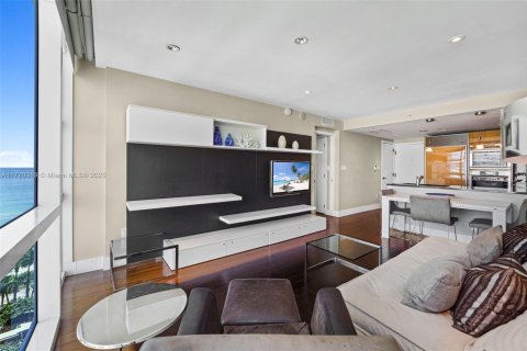 Condo in Miami Beach, Florida, 1 bedroom № 2079318 - photo 18
