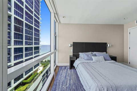 Condo in Miami Beach, Florida, 1 bedroom № 2079318 - photo 1