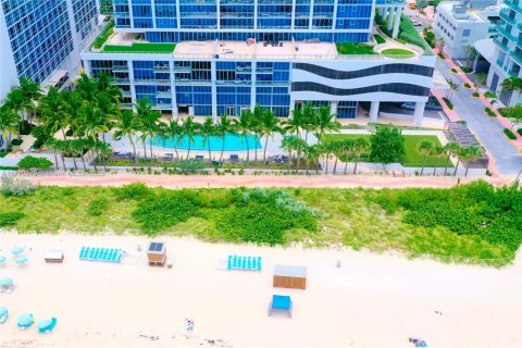 Condo in Miami Beach, Florida, 1 bedroom № 2079318 - photo 27