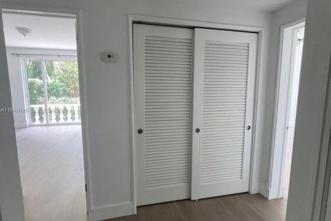 Apartment in Miami Beach, Florida 2 bedrooms, 111.48 sq.m. № 1998199 - photo 10