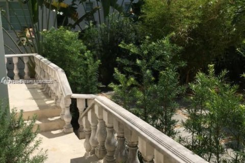 Apartment in Miami Beach, Florida 2 bedrooms, 111.48 sq.m. № 1998199 - photo 24