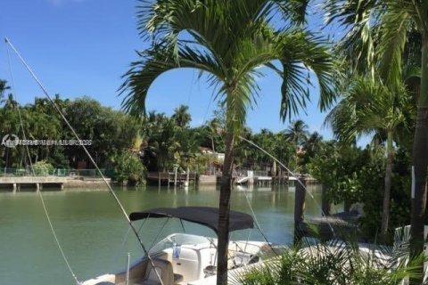 Apartment in Miami Beach, Florida 2 bedrooms, 111.48 sq.m. № 1998199 - photo 22