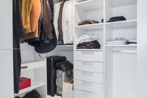 Condo in Key Biscayne, Florida, 2 bedrooms № 1971118 - photo 24