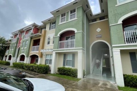Copropriété à louer à Doral, Floride: 3 chambres, 128.67 m2 № 1972759 - photo 1
