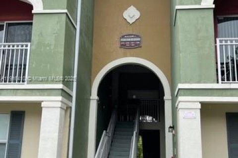 Copropriété à louer à Doral, Floride: 3 chambres, 128.67 m2 № 1972759 - photo 2