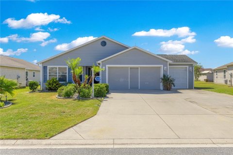 House in The Villages, Florida 3 bedrooms, 145.02 sq.m. № 2094847