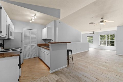 Condo in Orlando, Florida, 1 bedroom  № 1449487 - photo 11