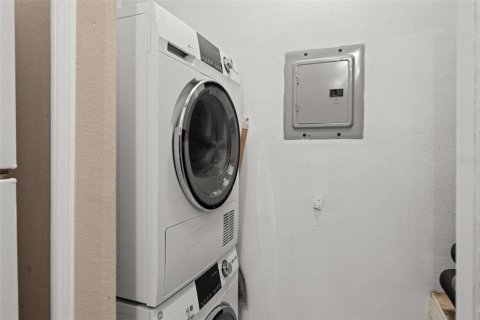 Condo in Orlando, Florida, 1 bedroom  № 1449487 - photo 14