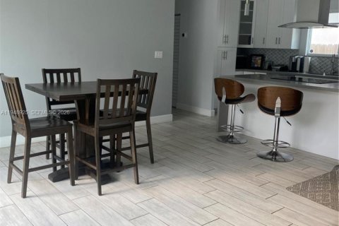 Снять в аренду виллу или дом в Майами, Флорида 3 спальни, 145.67м2, № 2004828 - фото 3