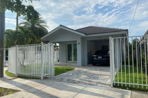 Дом в Майами, Флорида 3 спальни, 145.67м2 № 2004828