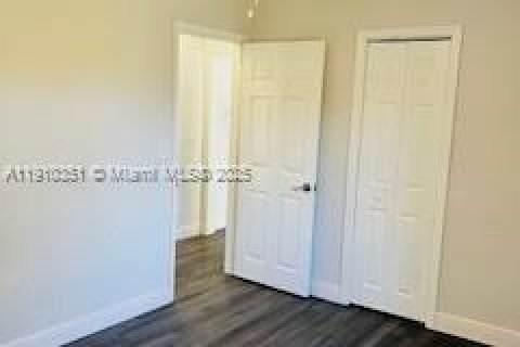 Casa en alquiler en Miami, Florida, 4 dormitorios, 157.93 m2 № 1966057 - foto 16