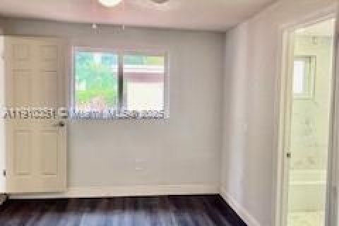 Casa en alquiler en Miami, Florida, 4 dormitorios, 157.93 m2 № 1966057 - foto 9