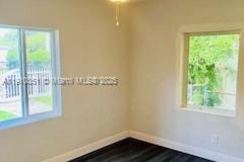 Casa en alquiler en Miami, Florida, 4 dormitorios, 157.93 m2 № 1966057 - foto 15