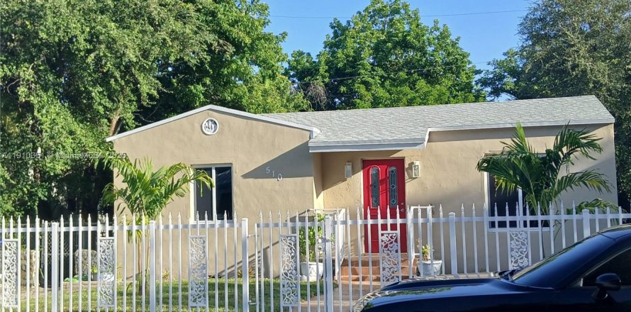 Casa en Miami, Florida 4 dormitorios, 157.93 m2 № 1966057